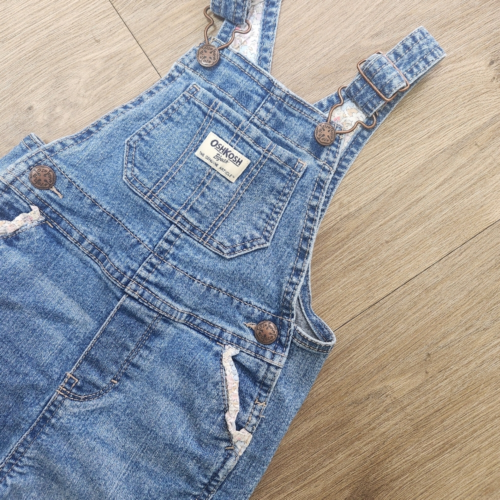 OshKosh B'gosh Classic Blue Denim Overalls With Pocket Ruffles Size 2T - Picture 2 of 5
